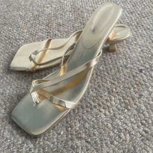 Source Unknown Elegant Gold Sandals